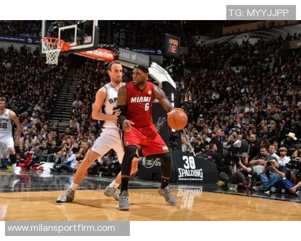 詹姆斯过去一个月末节狂砍88分助攻23次展现联盟顶级表现