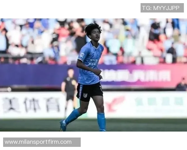 吕焯毅单场8次抢断创大连英博球员中超新纪录展现卓越防守能力